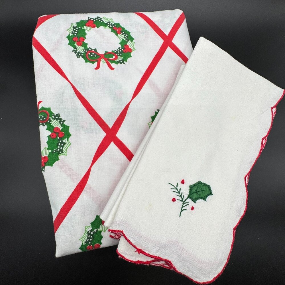 Vintage Christmas Linen Tablecloth and 8 Napkins Wreaths Holly 80 x 60 in *read*